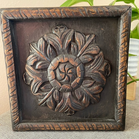 Old World ~ Wood Carved Wall Decor ~ Rosette - Picture 2 of 8